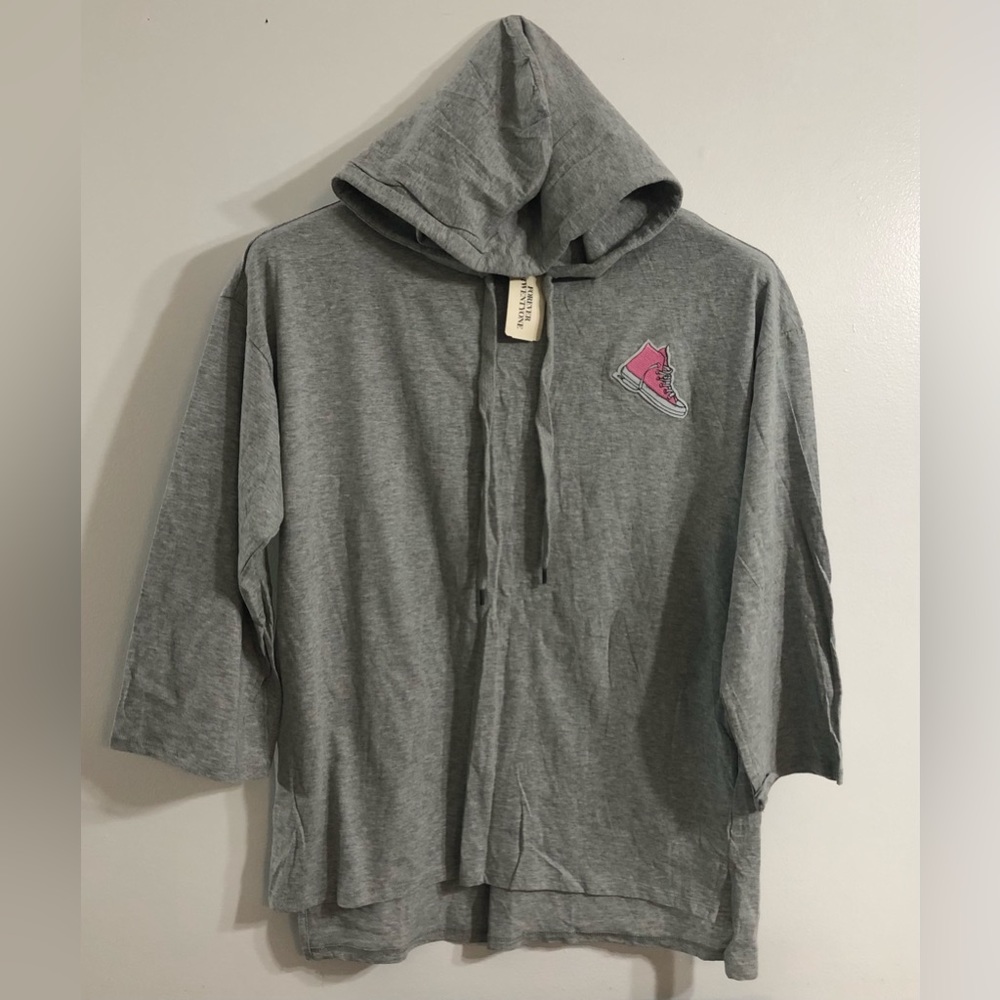 Forever 21 Hoodie sneakers  logo two side pockets bell  long sleeves gray. S/P